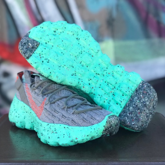 Nike Space Hippie 04 Flyknit Lifestyle Sneakers - Picture 5 of 11